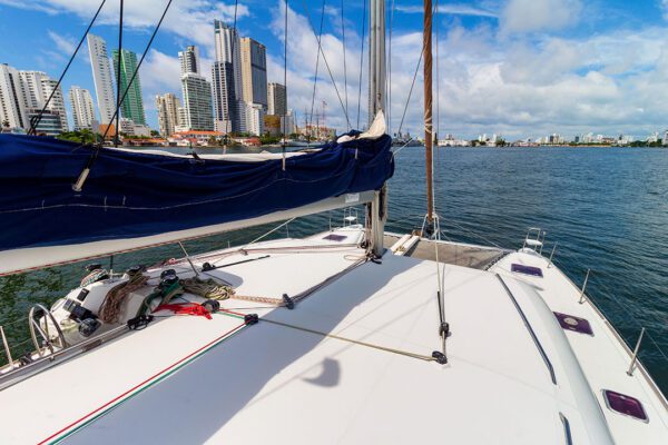 Party on Xem 3 catamaran with friends and Caribbean beats