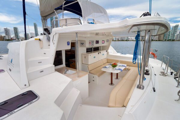 Chicote docked at the Cartagena marina with guests boarding