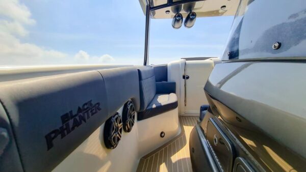 Action shot of a quad-motor yacht cutting waves in Colombia.