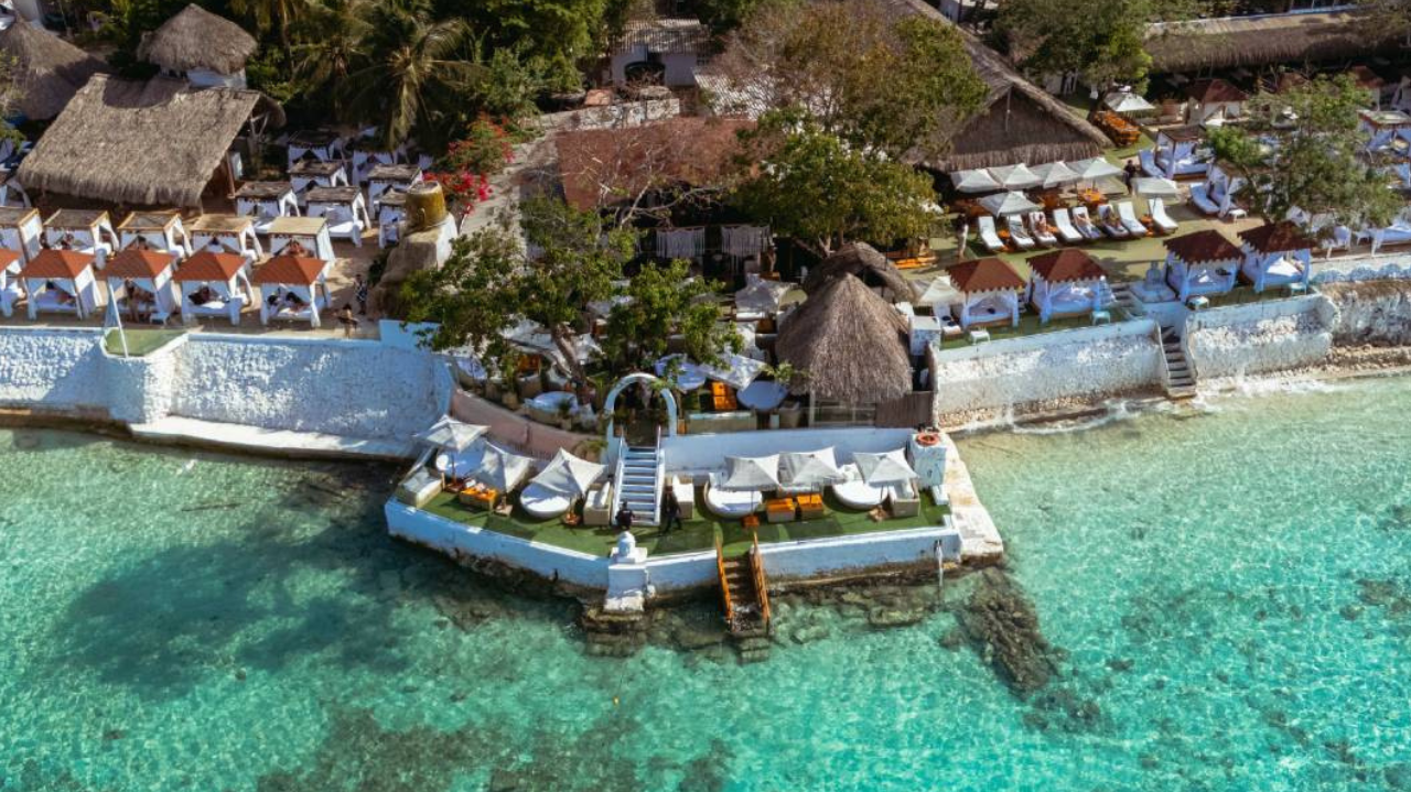 Discover Tierra Bomba island with Botegena in Cartagena Colombia