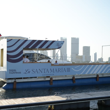 Santa María sunset catamaran tour in Cartagena Bay with skyline views and Caribbean water.