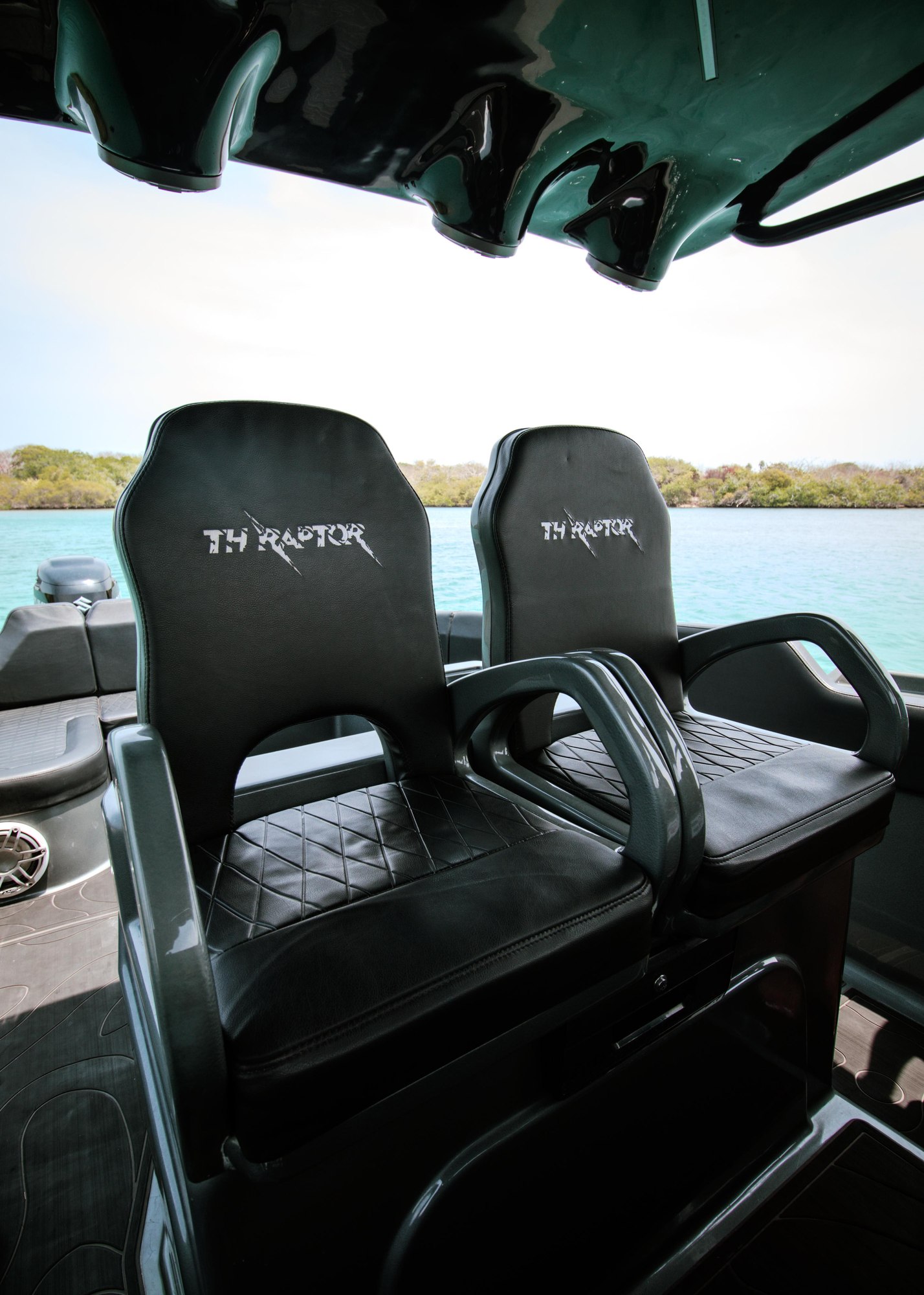 TH Raptor – 42 ft Speed Boat - Image 8