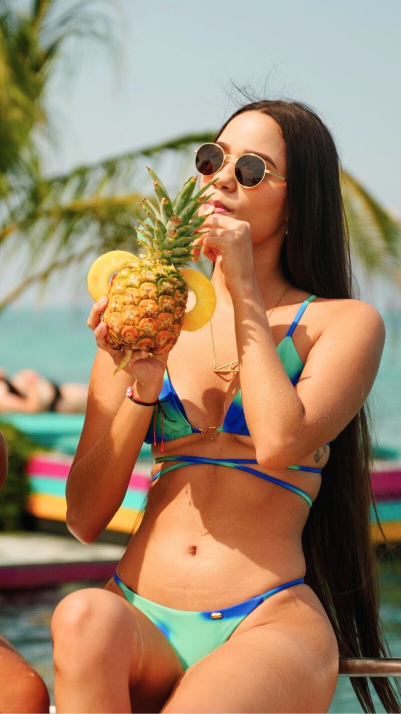 Image for the Tweet beginning: Sippin’ paradise one pineapple at
